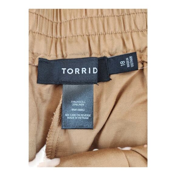 Torrid Womens shorts plus sz 18 khaki pockets 5" inseam stretch waist - Picture 3 of 7